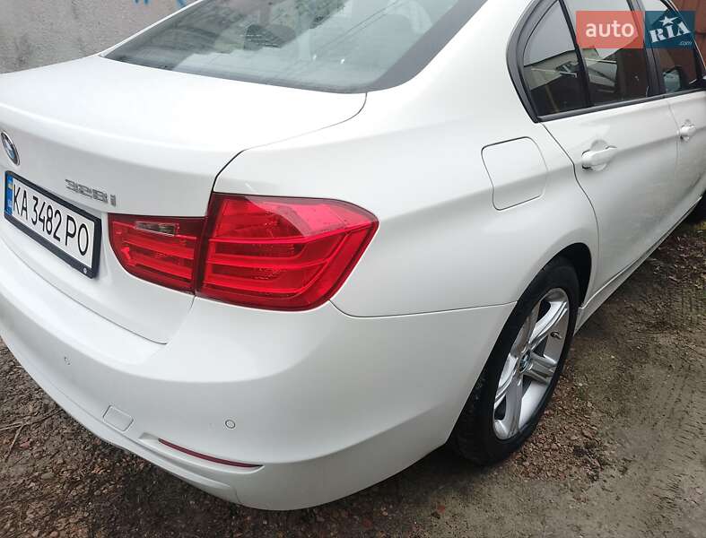 Седан BMW 3 Series 2015 в Киеве