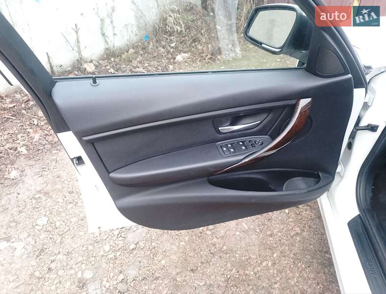 Седан BMW 3 Series 2015 в Киеве