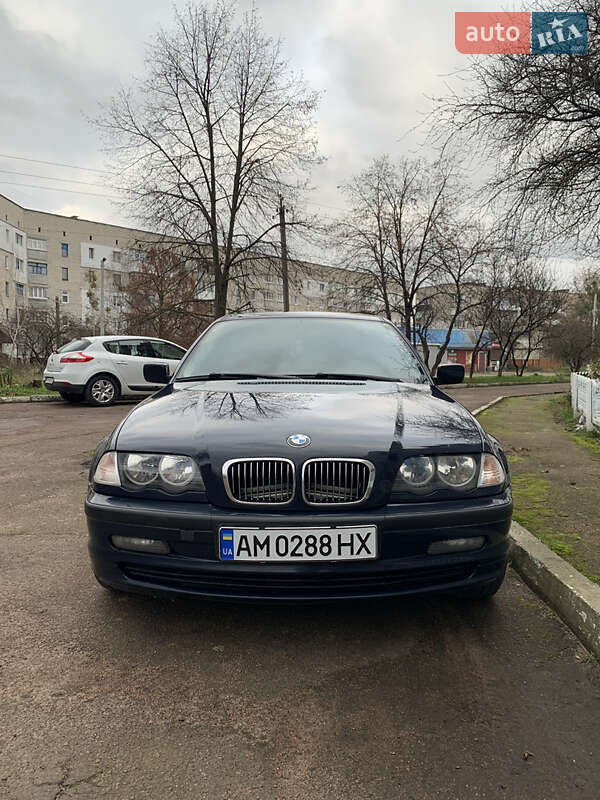 Седан BMW 3 Series 1999 в Коростене