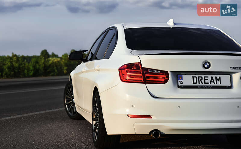 Седан BMW 3 Series 2015 в Николаеве