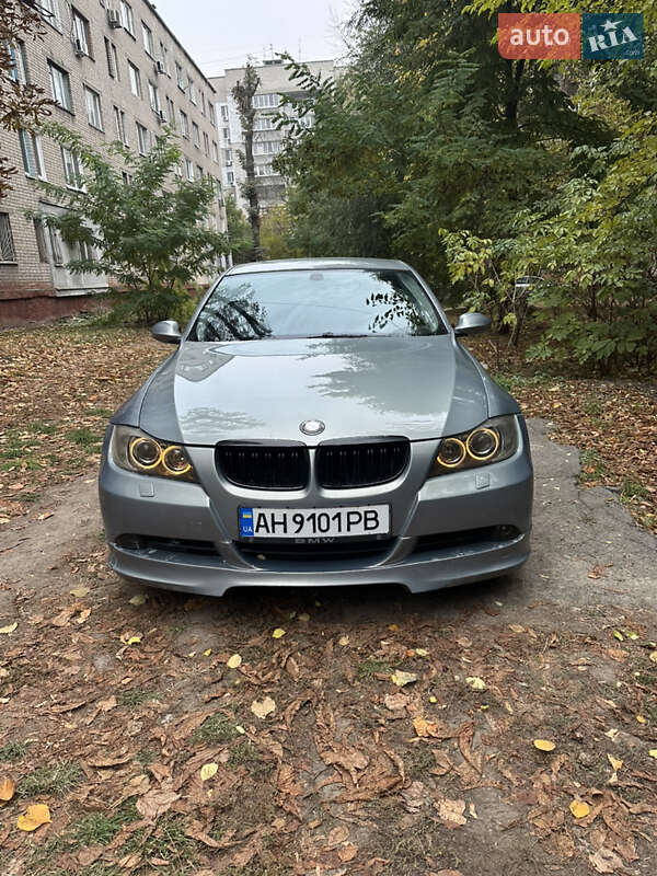 Седан BMW 3 Series 2005 в Миргороде