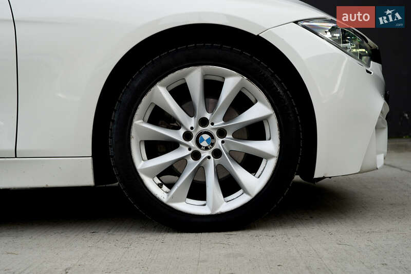 Седан BMW 3 Series 2018 в Киеве