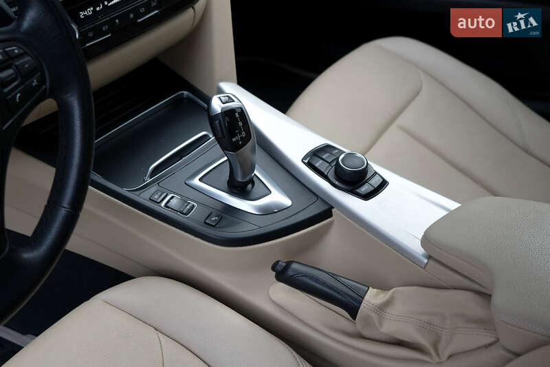 Седан BMW 3 Series 2018 в Киеве