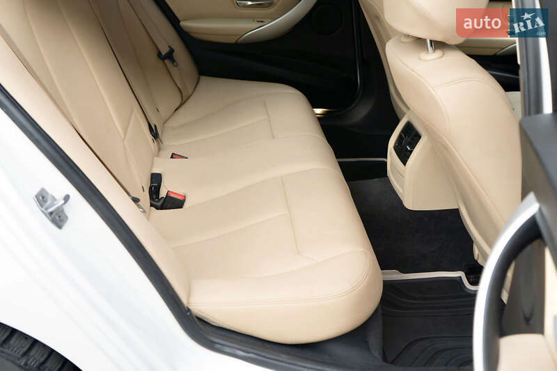 Седан BMW 3 Series 2018 в Киеве