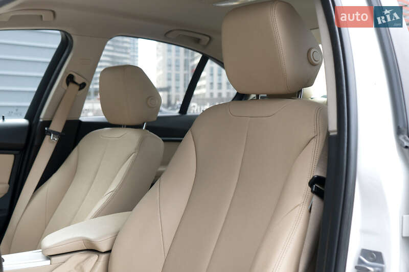 Седан BMW 3 Series 2018 в Киеве