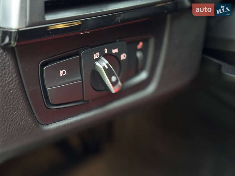 Седан BMW 3 Series 2017 в Одессе