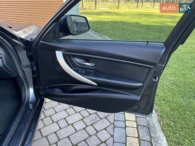 Седан BMW 3 Series 2017 в Косові