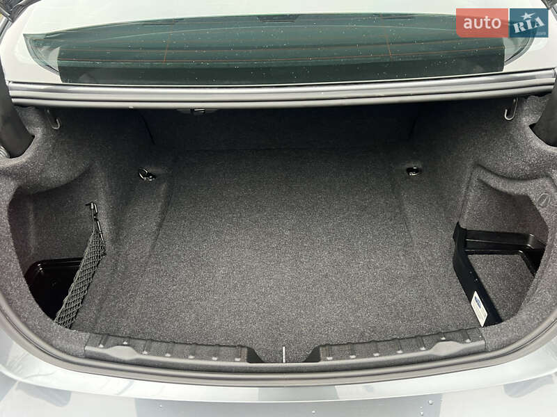 Седан BMW 3 Series 2017 в Косові