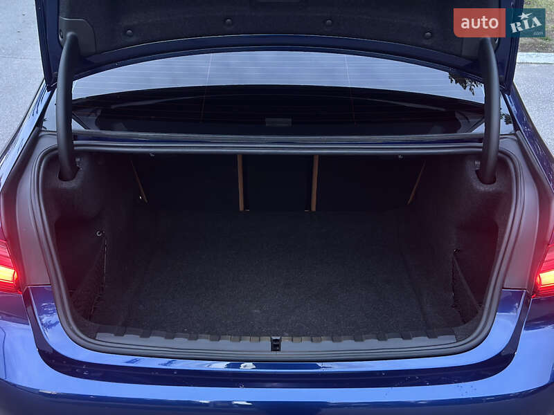 Седан BMW 3 Series 2019 в Киеве