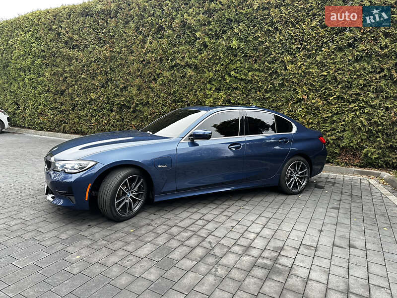 Седан BMW 3 Series 2022 в Луцке
