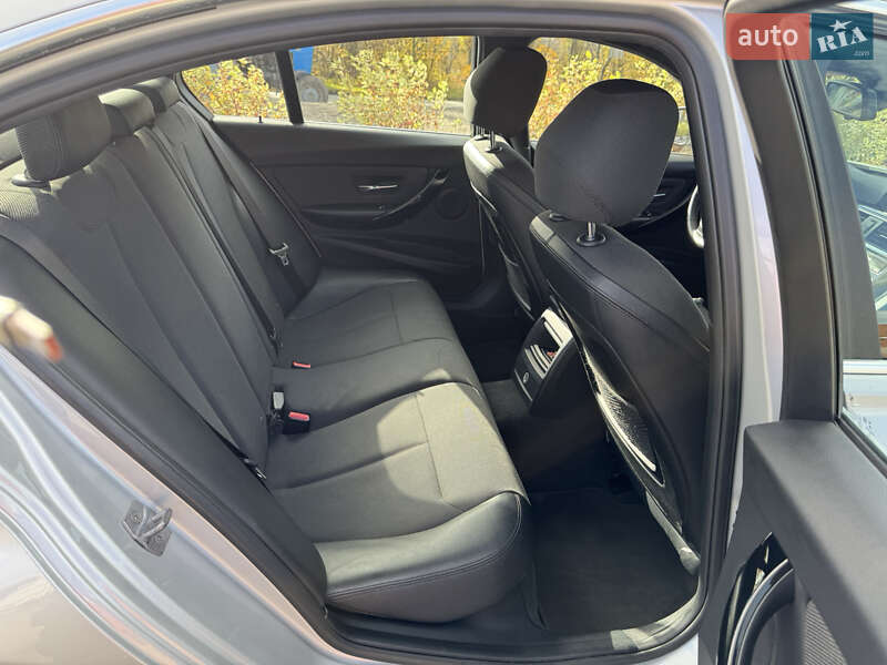 Седан BMW 3 Series 2017 в Хмельницком