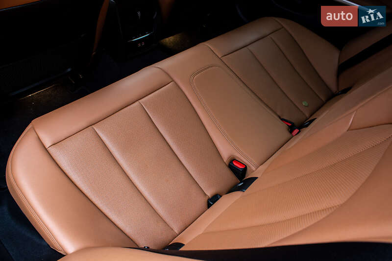 Седан BMW 3 Series 2022 в Львові