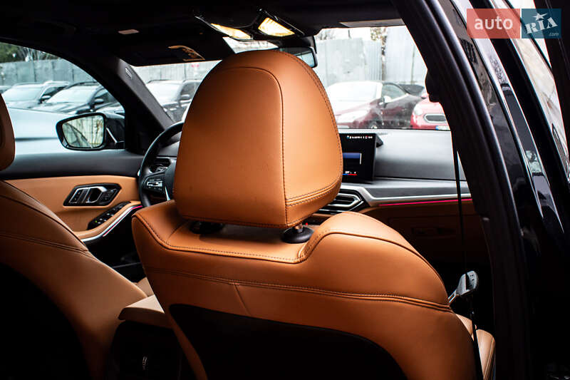 Седан BMW 3 Series 2022 в Львові