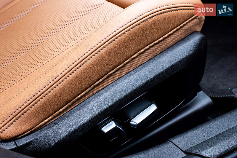 Седан BMW 3 Series 2022 в Львові