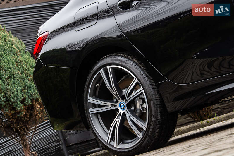 Седан BMW 3 Series 2022 в Львові
