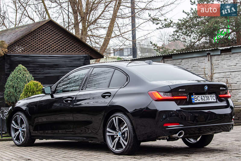 Седан BMW 3 Series 2022 в Львові