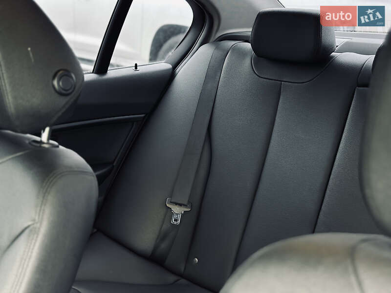 Седан BMW 3 Series 2015 в Кременчуге