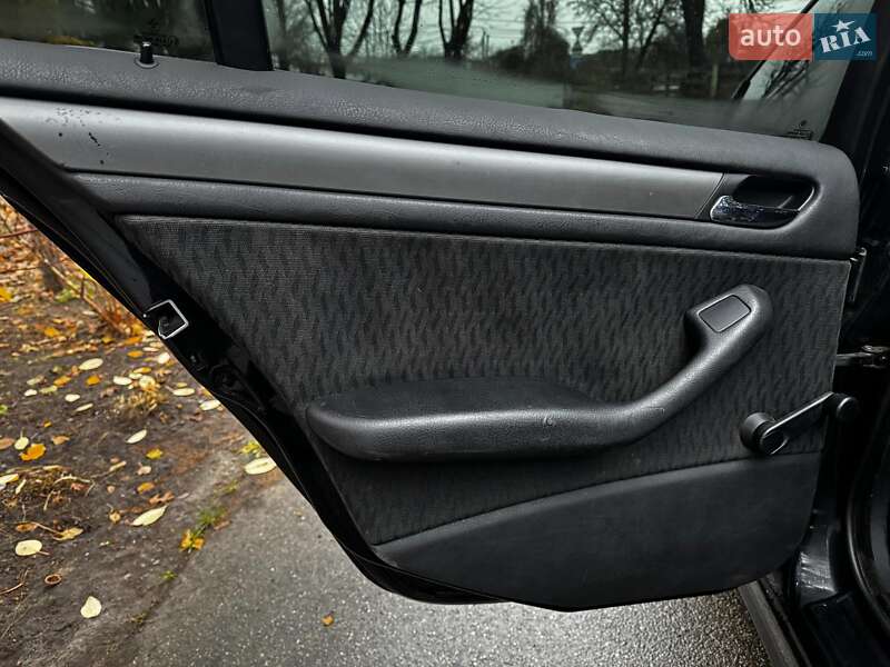 Седан BMW 3 Series 2001 в Киеве