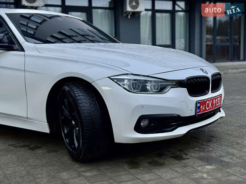 Седан BMW 3 Series 2016 в Новояворовске