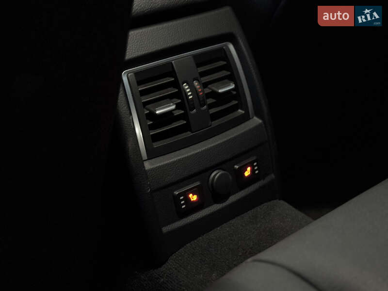 Седан BMW 3 Series 2016 в Новояворовске