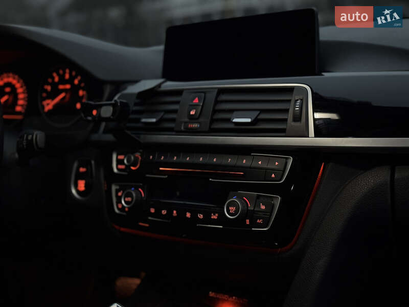 Седан BMW 3 Series 2016 в Новояворовске