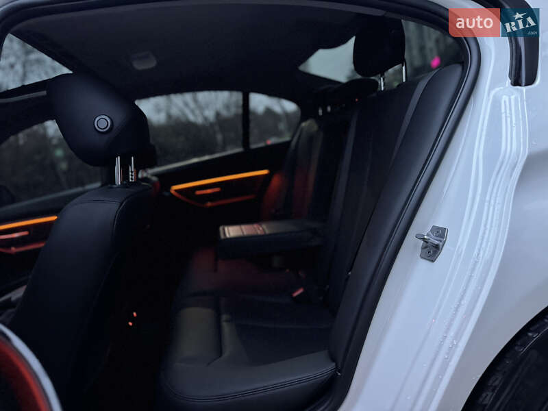 Седан BMW 3 Series 2016 в Новояворовске