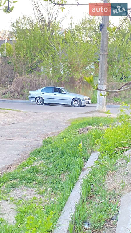 Седан BMW 3 Series 1997 в Сквире