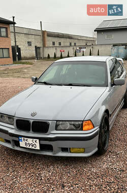 Седан BMW 3 Series 1997 в Березному