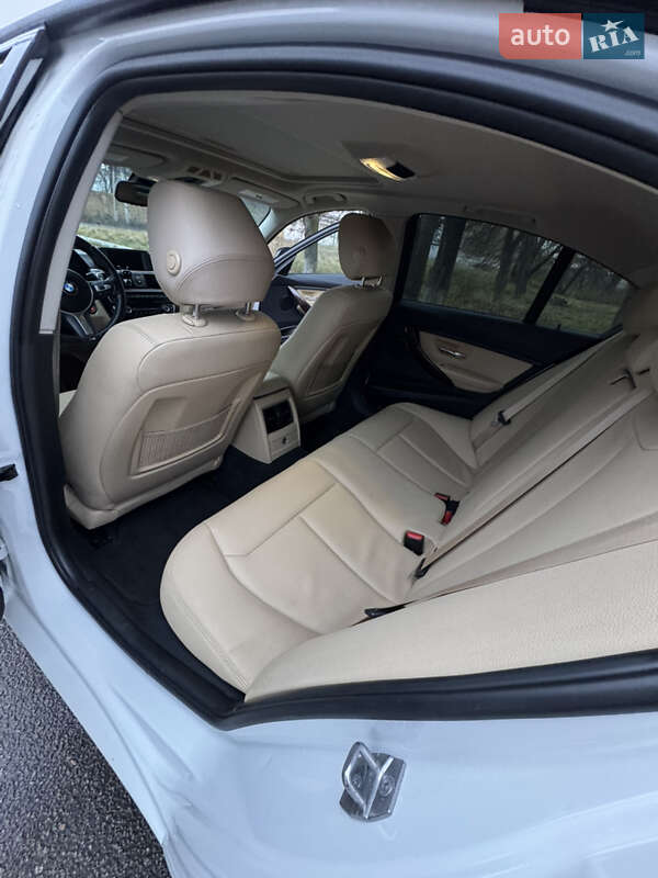Седан BMW 3 Series 2017 в Хмельнике