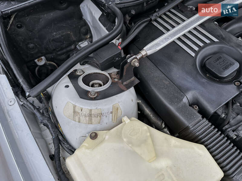 Седан BMW 3 Series 2000 в Жовкві