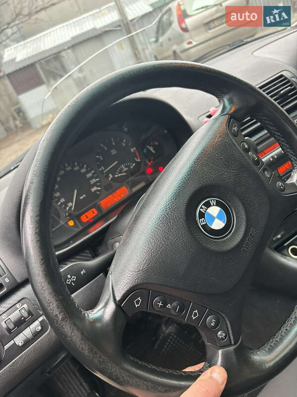 Седан BMW 3 Series 2002 в Киеве