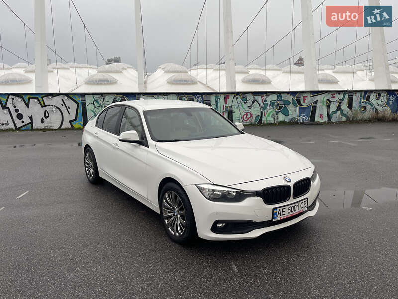 Седан BMW 3 Series 2015 в Бобрику
