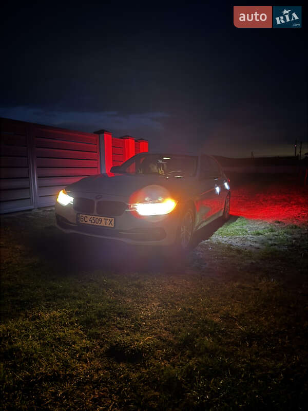 Седан BMW 3 Series 2017 в Новояворовске