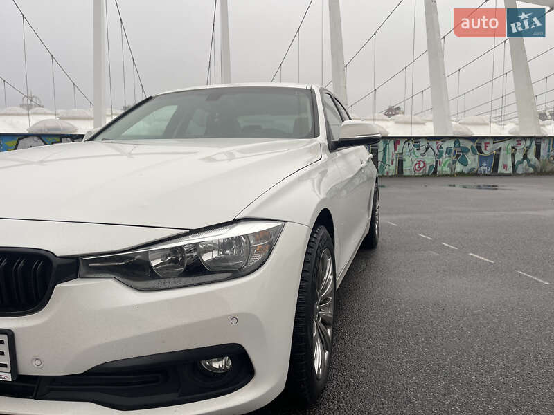 Седан BMW 3 Series 2015 в Бобрику