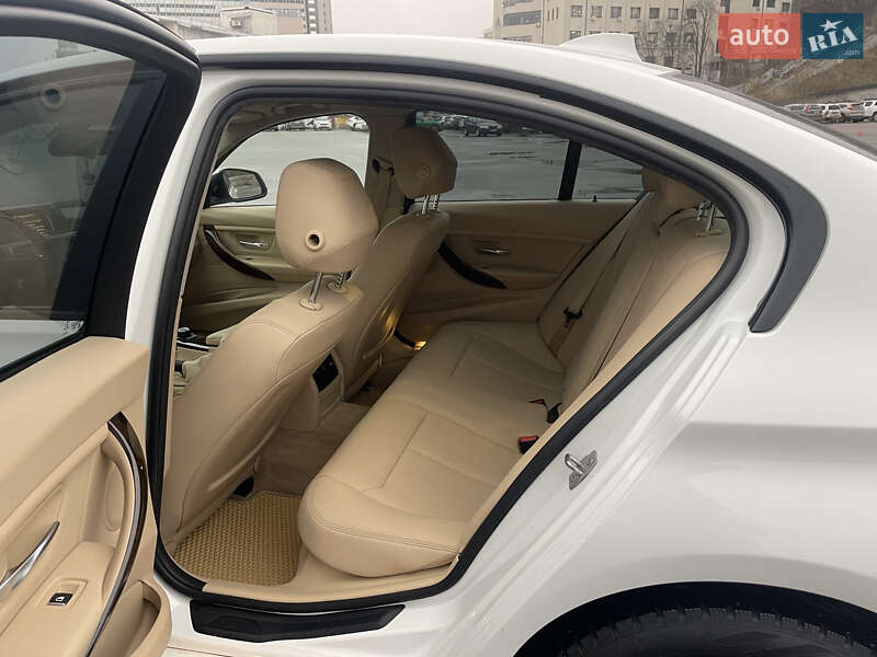 Седан BMW 3 Series 2015 в Бобрику