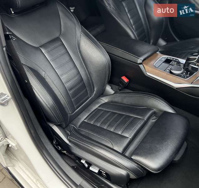 Седан BMW 3 Series 2019 в Киеве