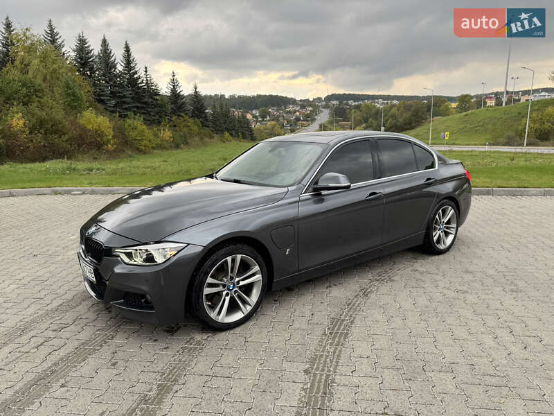 Седан BMW 3 Series 2017 в Зборове