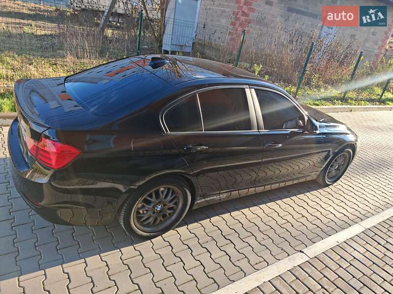 Седан BMW 3 Series 2014 в Чернівцях