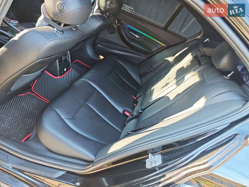 Седан BMW 3 Series 2014 в Чернівцях
