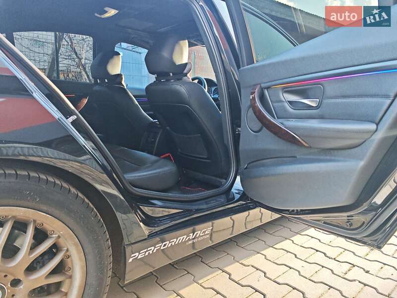 Седан BMW 3 Series 2014 в Чернівцях