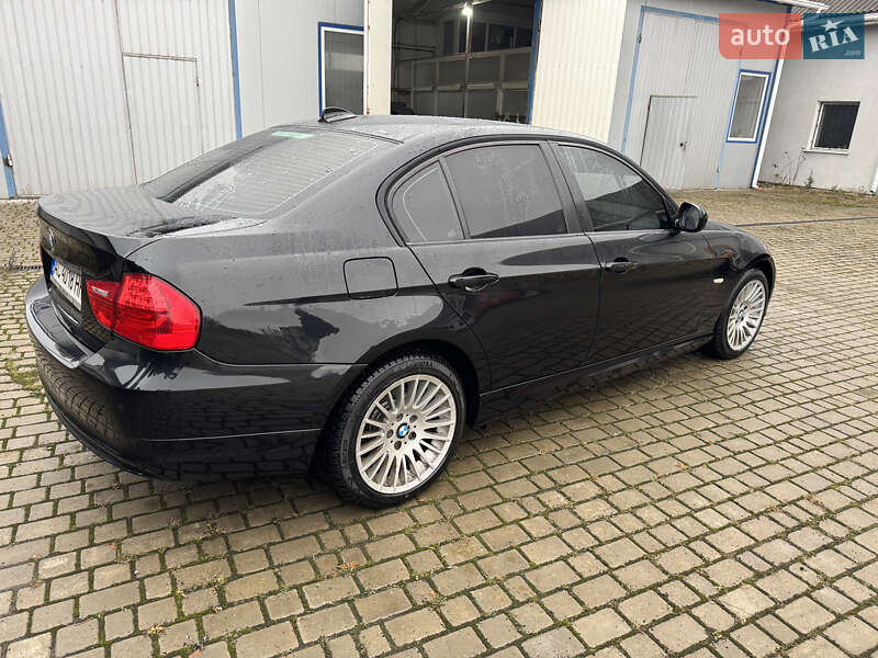 Седан BMW 3 Series 2010 в Нововолинську