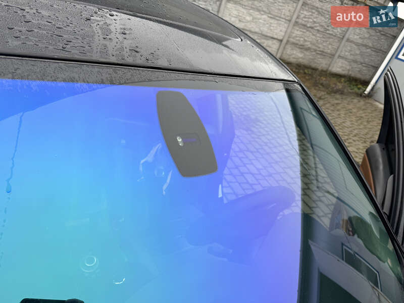 Седан BMW 3 Series 2010 в Нововолинську