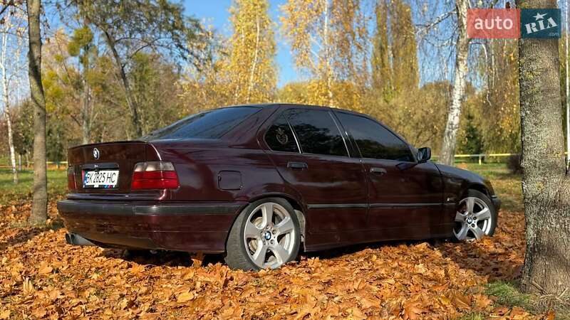 Седан BMW 3 Series 1993 в Ровно