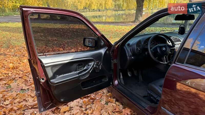 Седан BMW 3 Series 1993 в Ровно