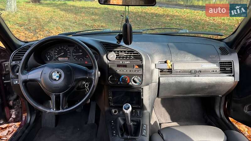 Седан BMW 3 Series 1993 в Ровно