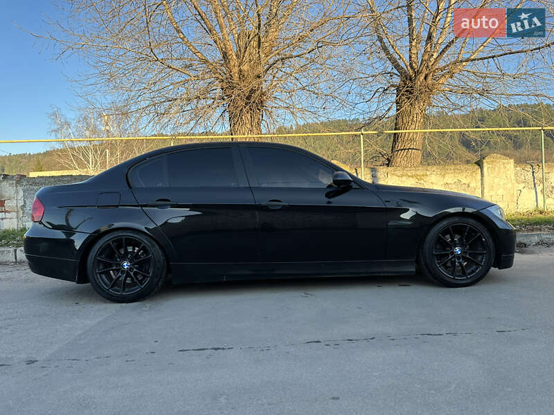 Седан BMW 3 Series 2005 в Могилев-Подольске