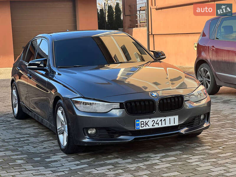 Седан BMW 3 Series 2012 в Марганце