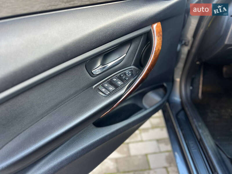 Седан BMW 3 Series 2012 в Марганце