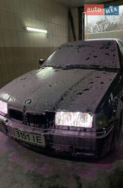 Седан BMW 3 Series 1993 в Лубнах