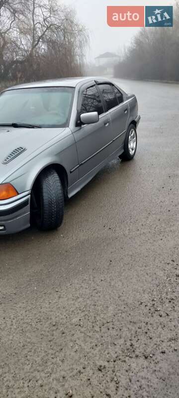 Седан BMW 3 Series 1993 в Ивано-Франковске